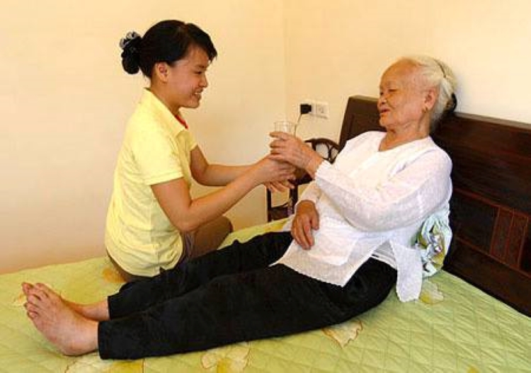 Công ty TNHH dịch vụ Tận Tâm Hà Nội chăm sóc người cao tuổi